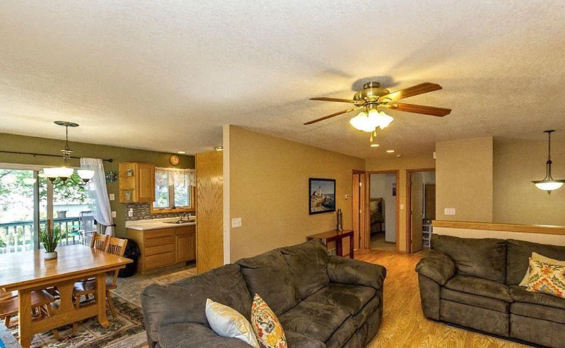 807 9th Ave Se - Photo 3 of 8