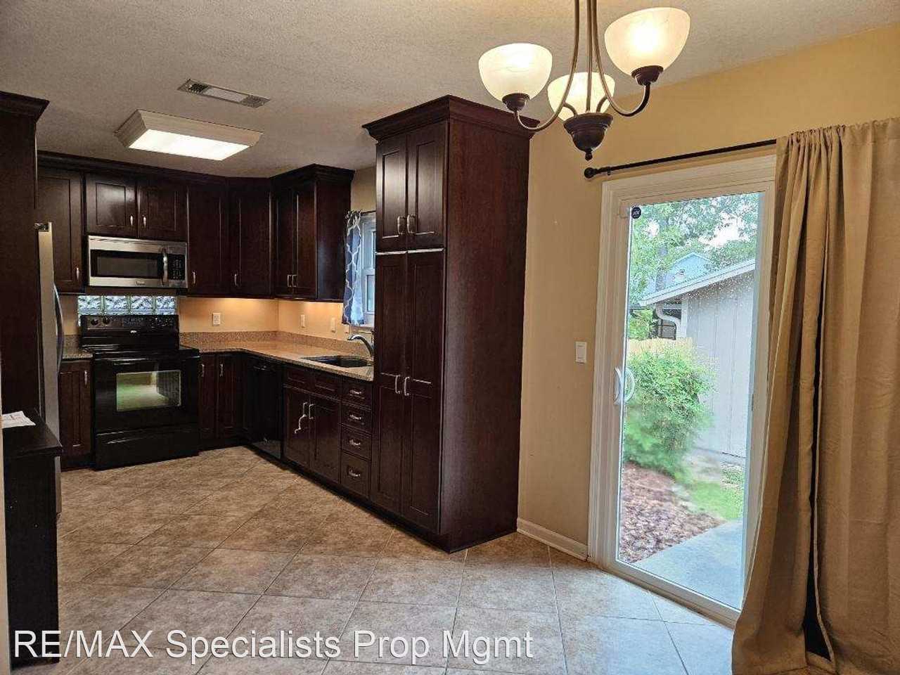 8066 Le Havre Dr N - Photo 3 of 10