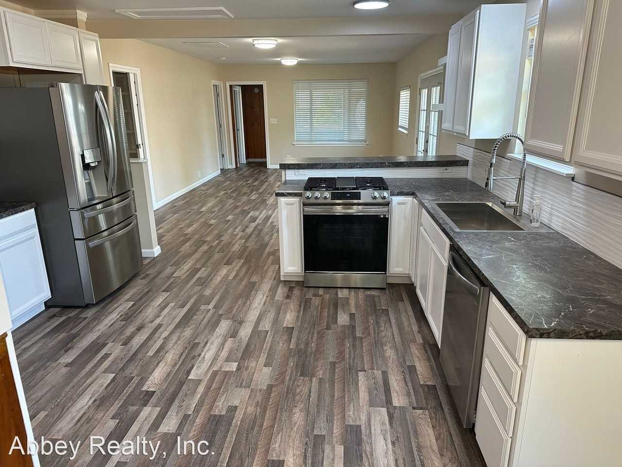 1330 7th Ave Se - Photo 2 of 27