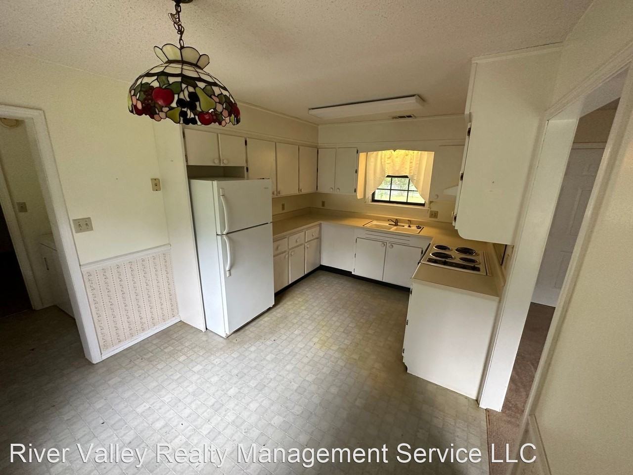 397 Rolling Green Dr - Photo 2 of 8