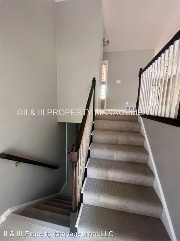 8814 Eby Dr - Photo 3 of 30