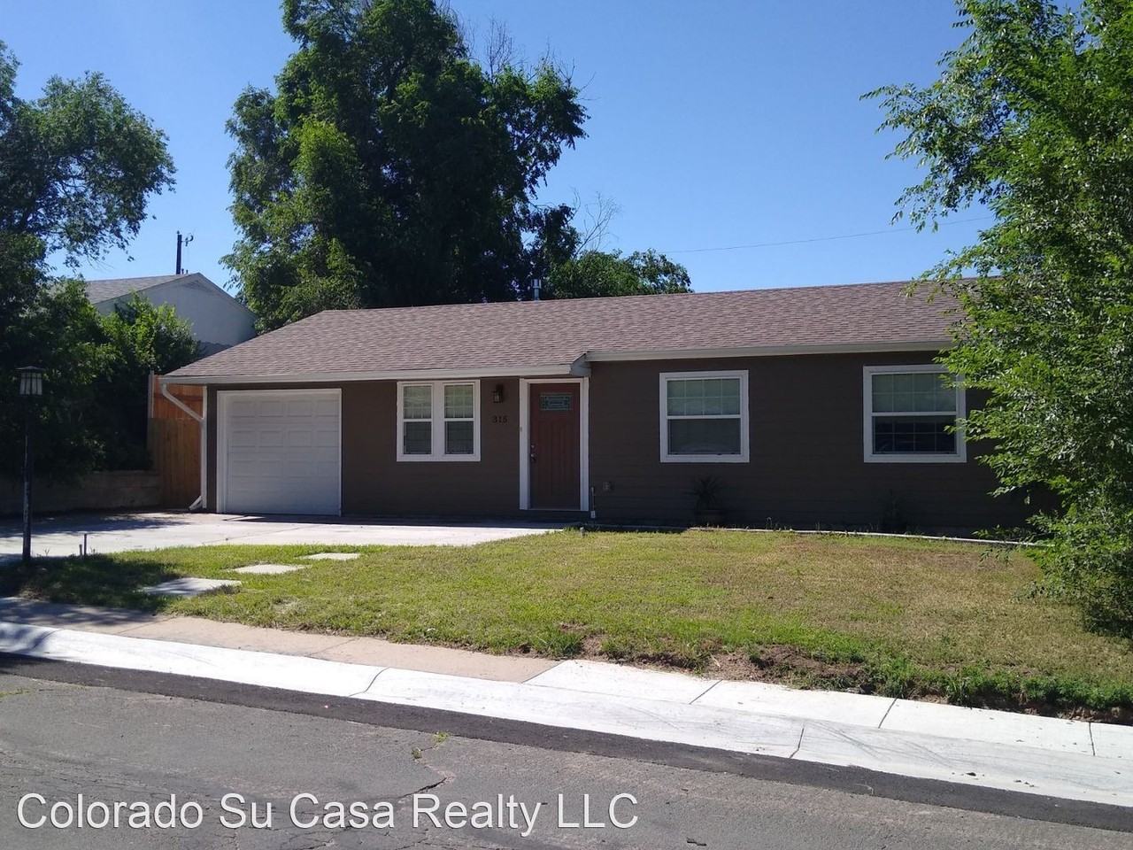 315 Elmwood Dr - Photo 2 of 20