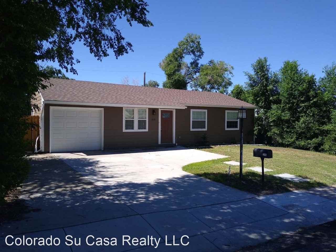 315 Elmwood Dr - Photo 3 of 20