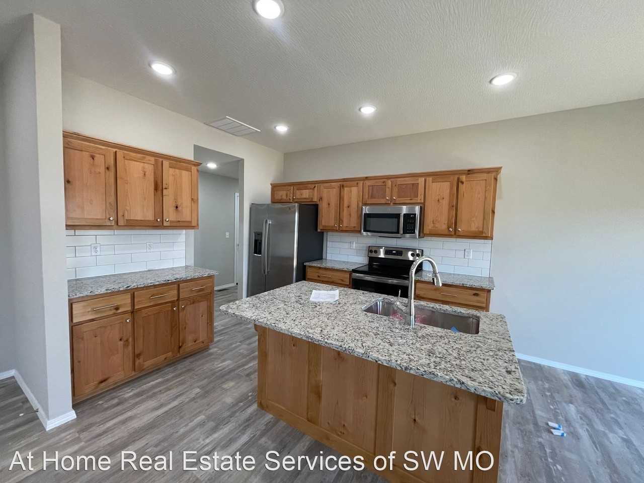 213 E Rosalie - Photo 3 of 12