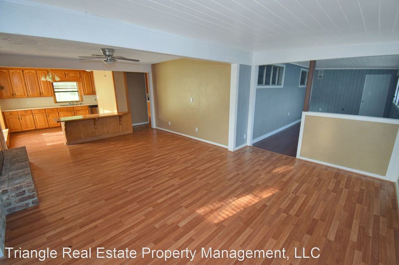 104 Laurel St - Photo 3 of 19