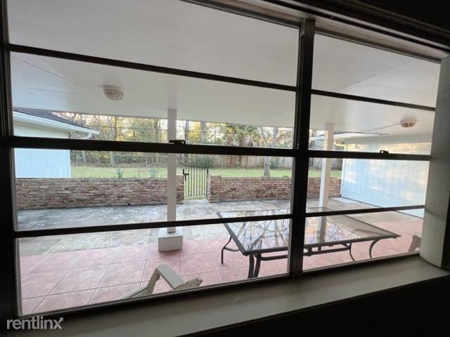 555 Lanecrest Ln - Photo 3 of 5