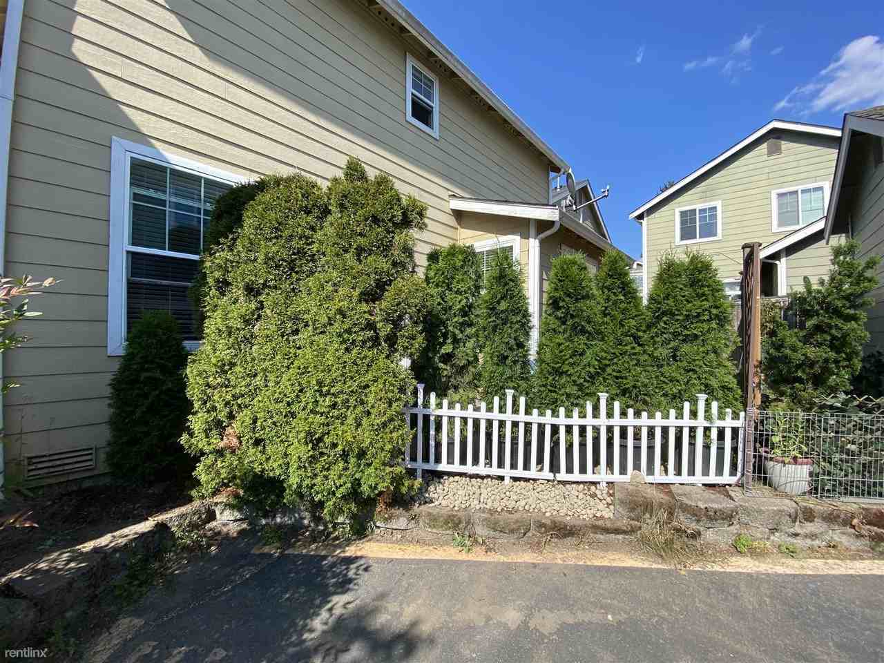 14361 Ne 189th Ct - Photo 2 of 3