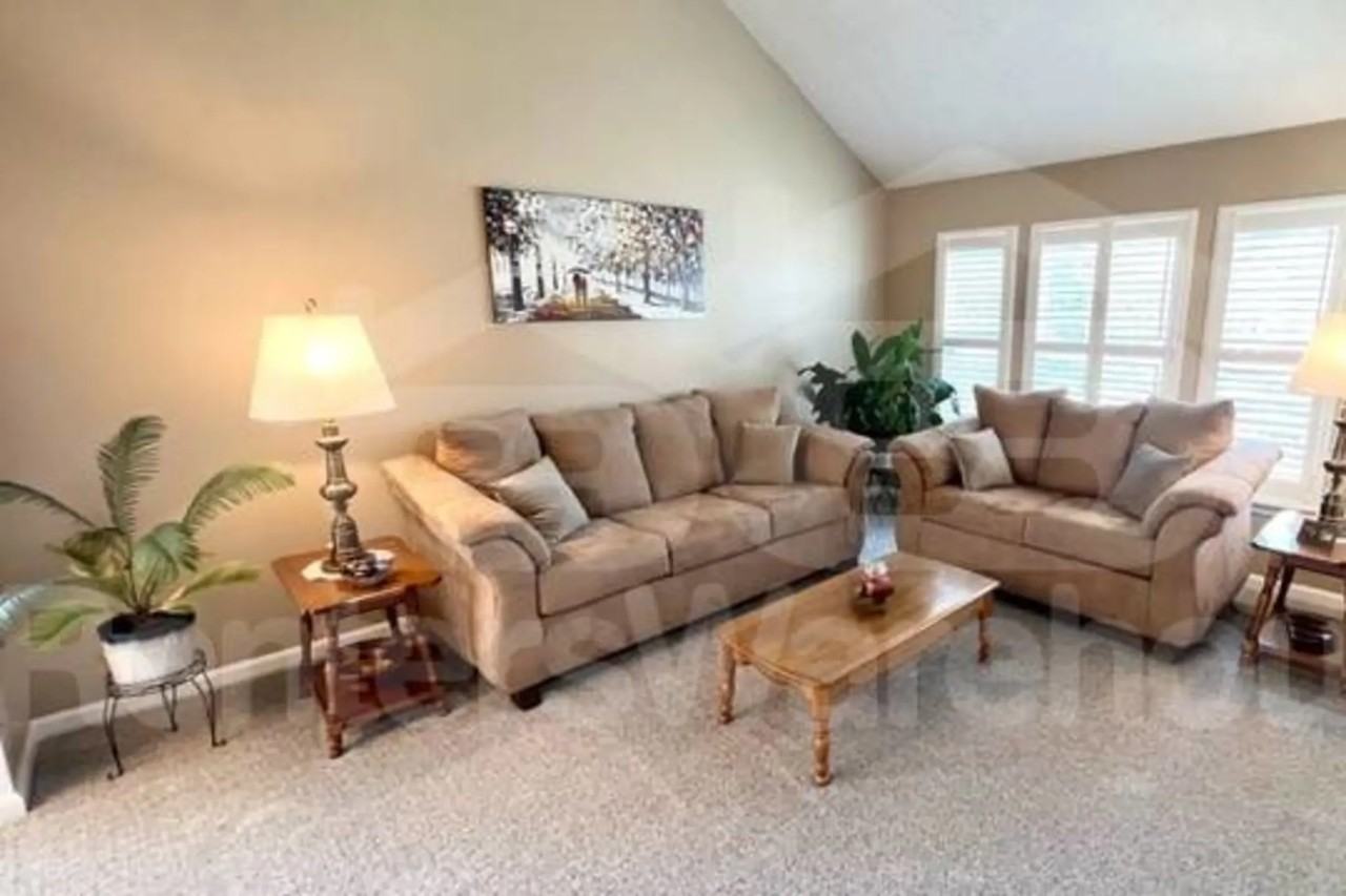 2965 Southwestern Ave - Photo 2 of 38