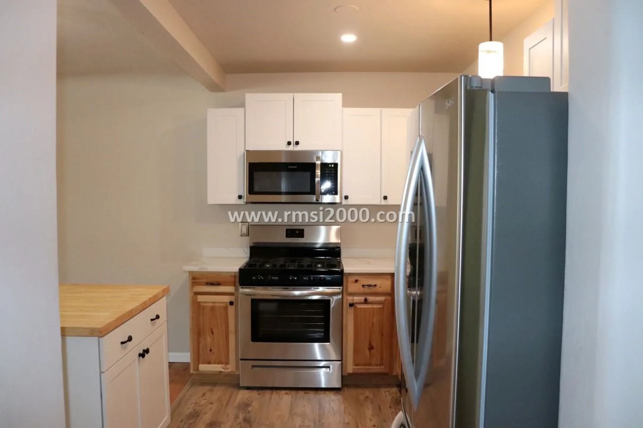 1217 Columbia Dr Ne - Photo 3 of 19