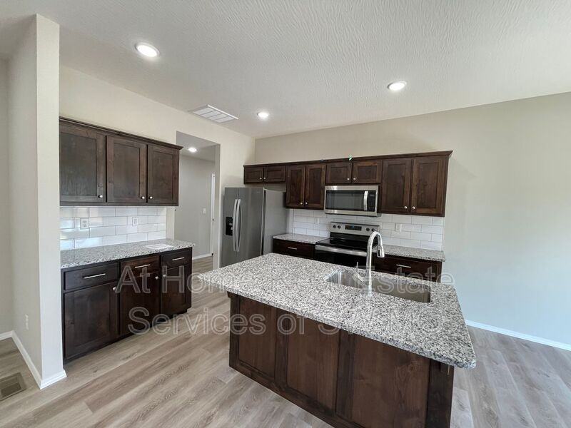 114 E Rosalie St - Photo 2 of 13