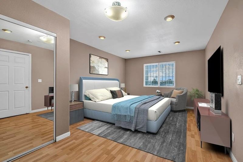 2109 E 15th St - Photo 2 of 22