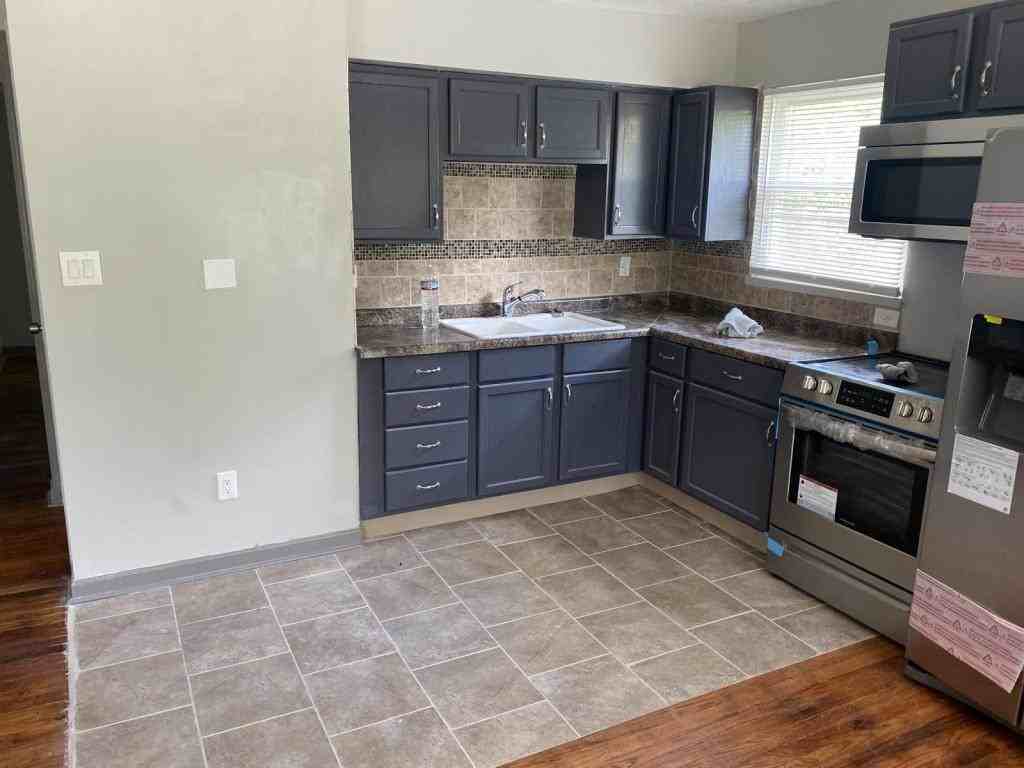 412 W Parkwood Dr - Photo 2 of 8