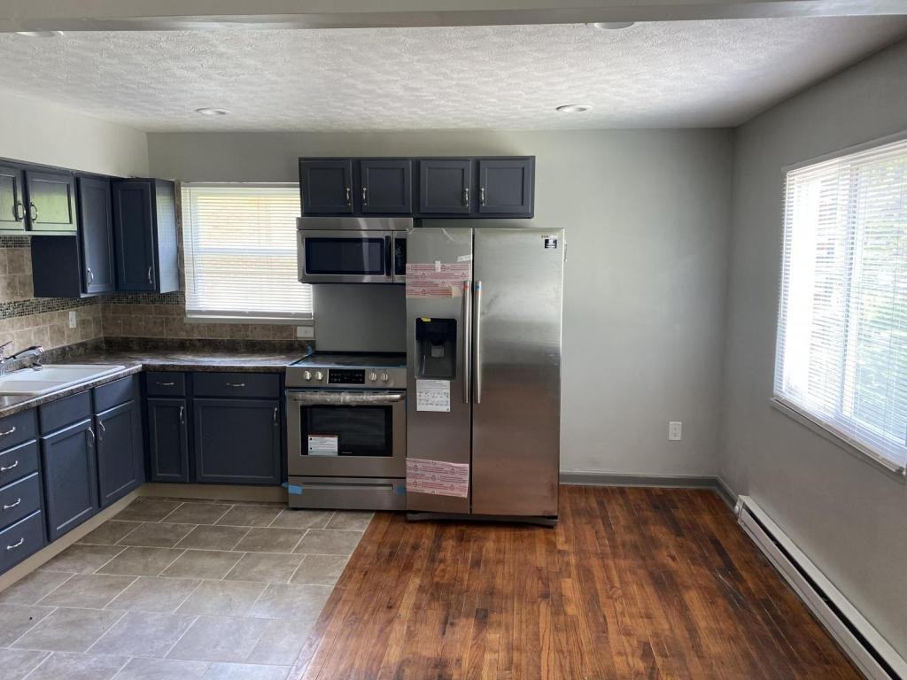 412 W Parkwood Dr - Photo 3 of 8