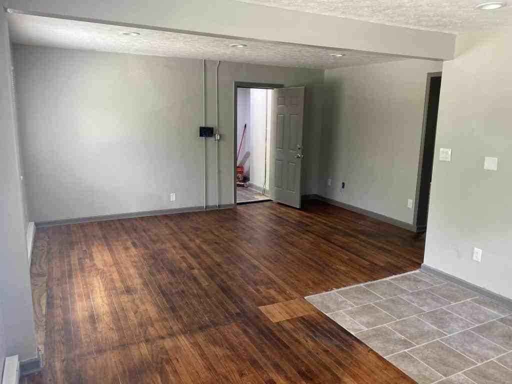 412 W Parkwood Dr - Photo 4 of 8