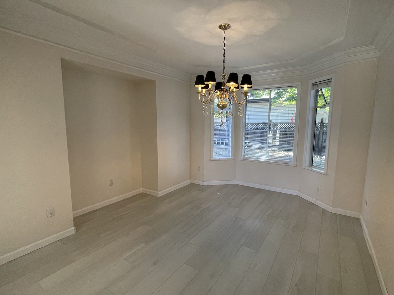 11650 94 Avenue - Photo 3 of 14