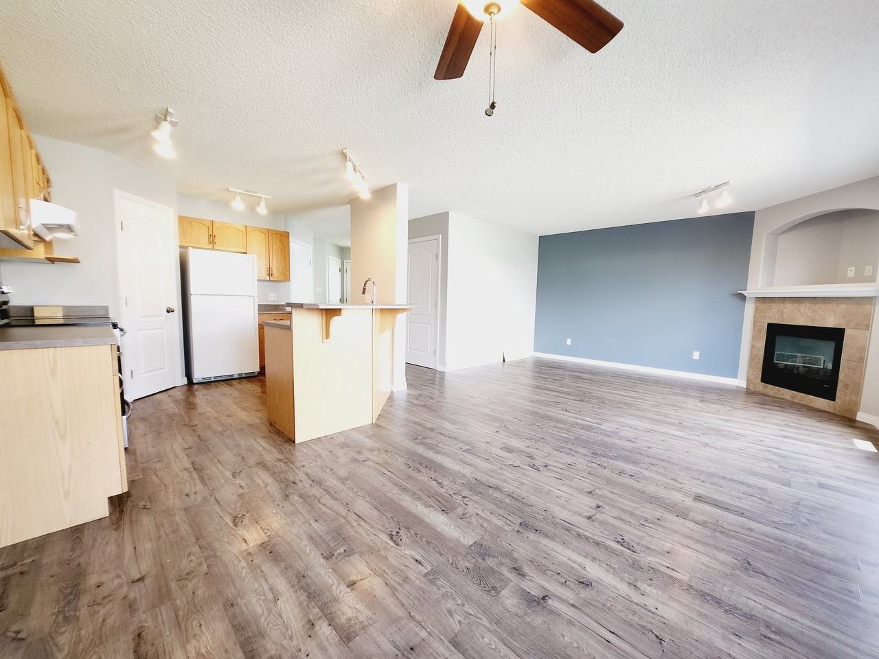 8906 7 Ave Sw - Photo 3 of 25