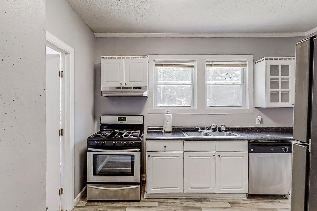 Warren Dr - Photo 7 of 15