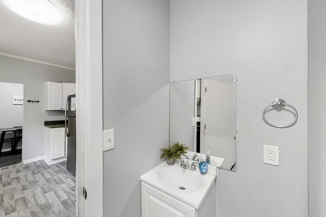 Warren Dr - Photo 5 of 15