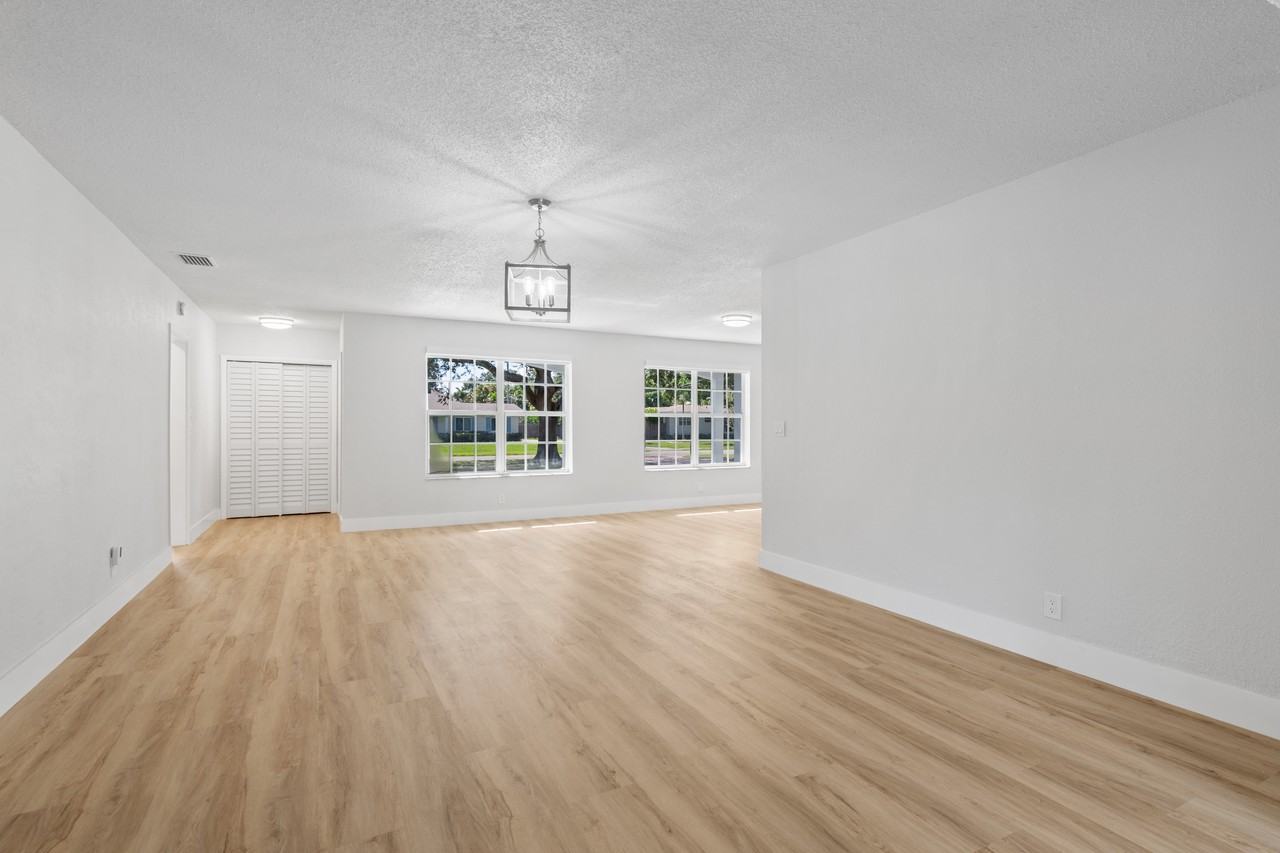 701 Azalea Court - Photo 2 of 33