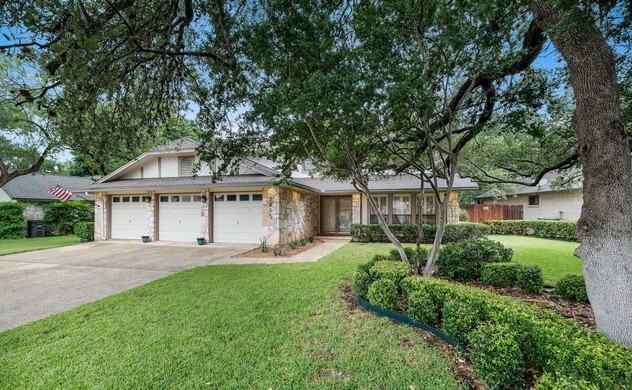 2815 Bee Cave St - Photo 2 of 14