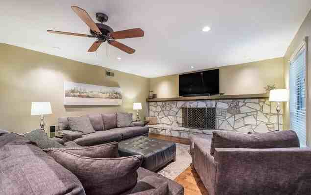 2815 Bee Cave St - Photo 3 of 14