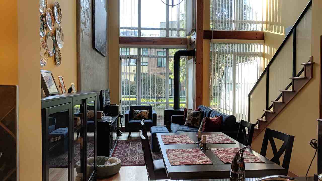 10 Renaissance Square