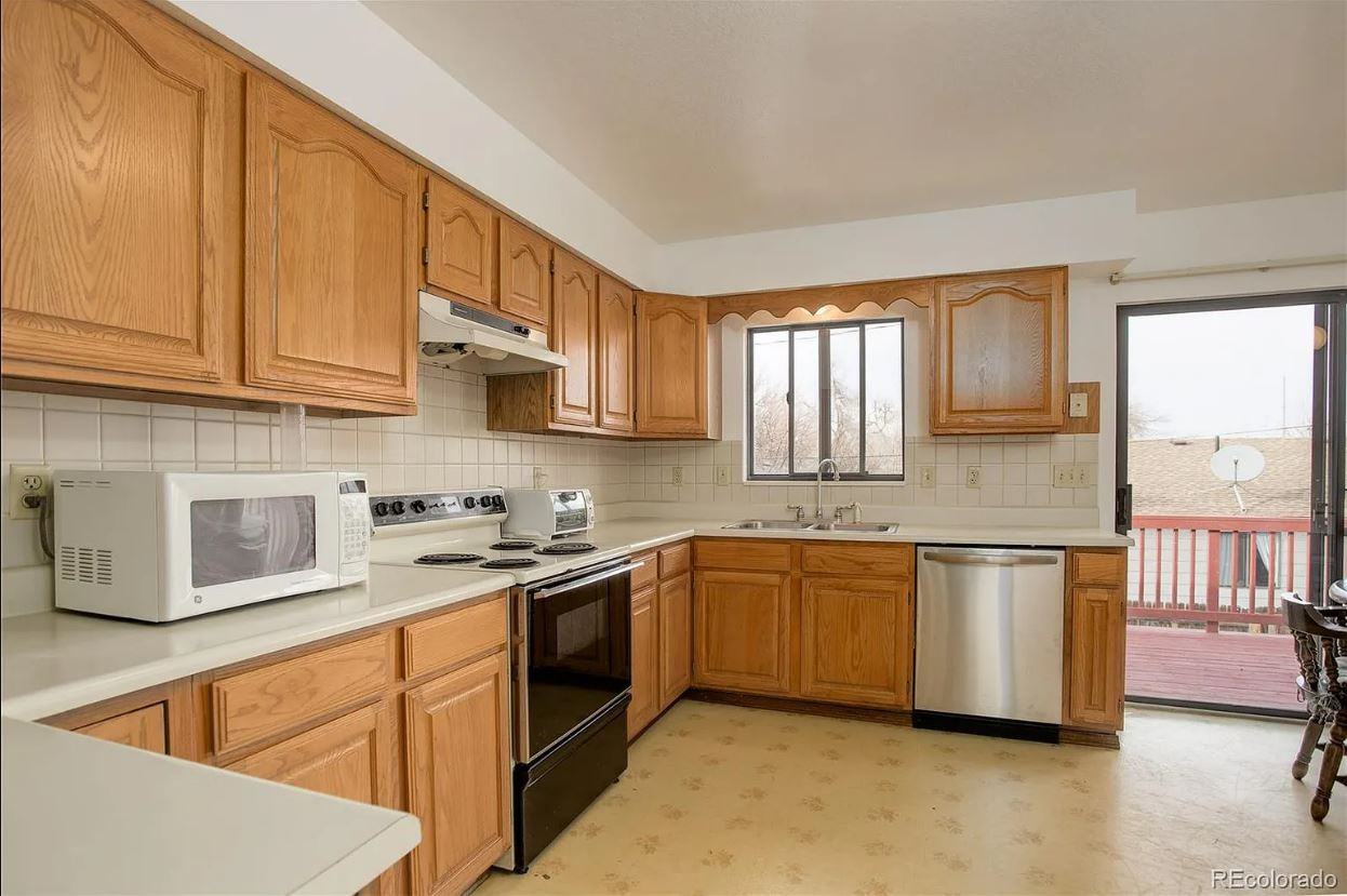 895 Vivian St #NA - Photo 2 of 20