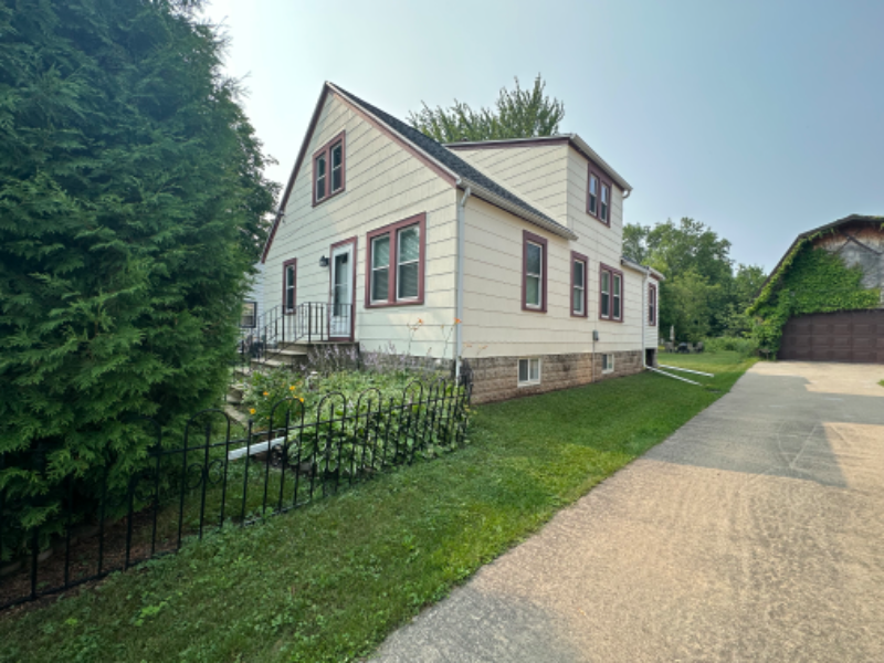 1446 Porlier St #2UPSTAIRS - Photo 2 of 20