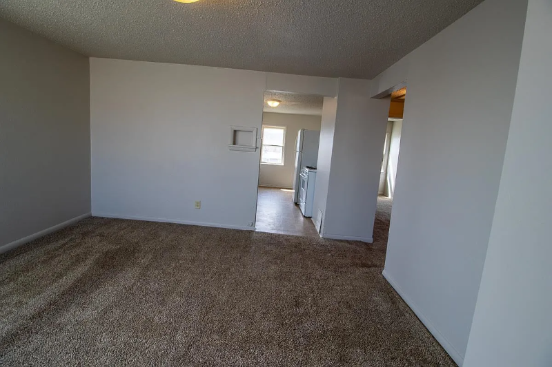 1027 N Maple Ave - Photo 2 of 6