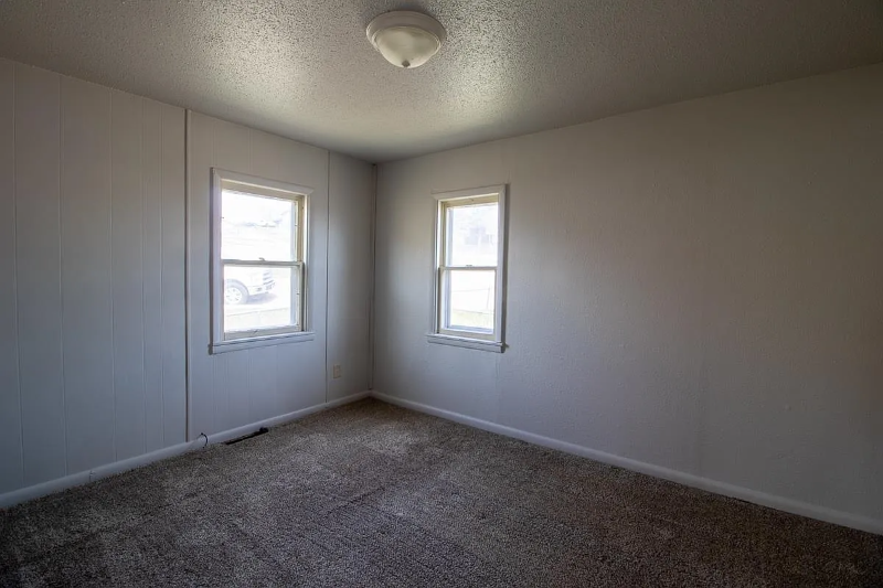 1027 N Maple Ave - Photo 4 of 6