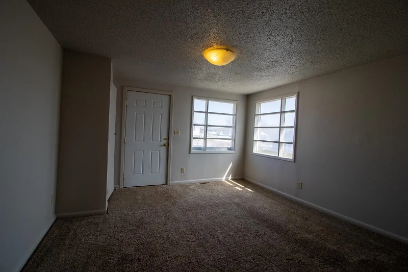 1027 N Maple Ave - Photo 5 of 6