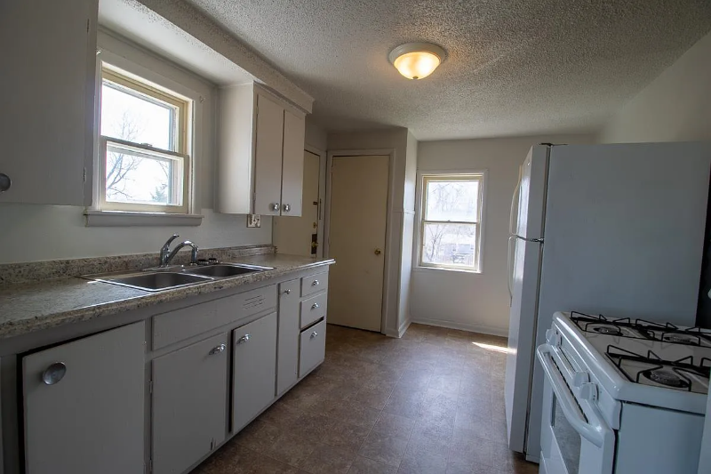 1027 N Maple Ave - Photo 6 of 6