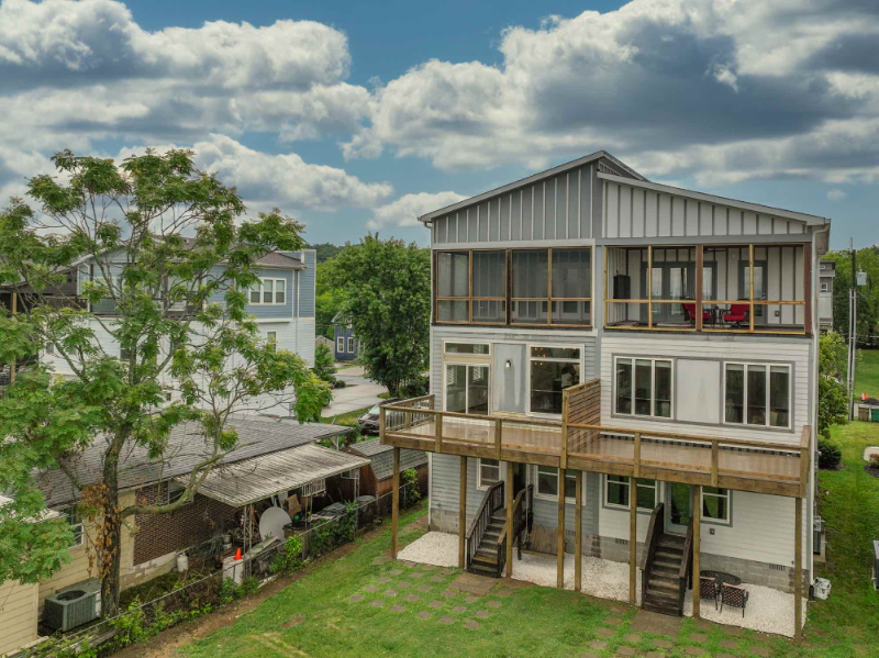 1012 Alice St #B - Photo 3 of 29