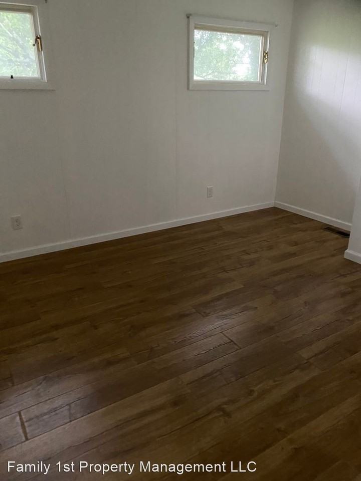 114 Tollgate Rd - Photo 3 of 8