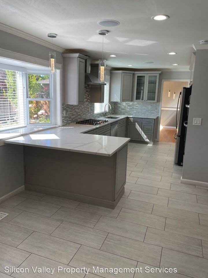 955 Marlinton Ct - Photo 3 of 30