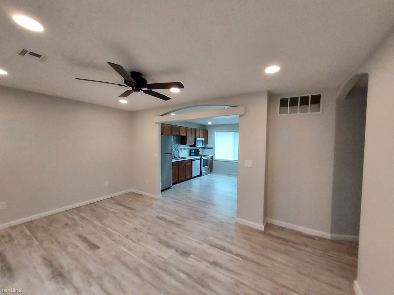 330 Jonathan St - Photo 3 of 14