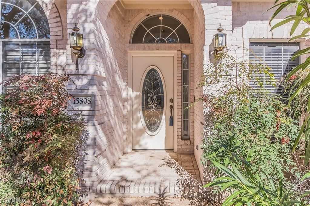 15808 Chatham Wood Dr - Photo 2 of 10