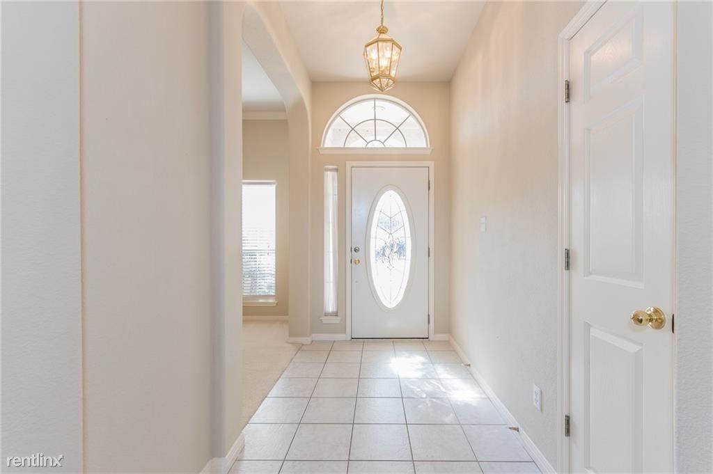 15808 Chatham Wood Dr - Photo 3 of 10