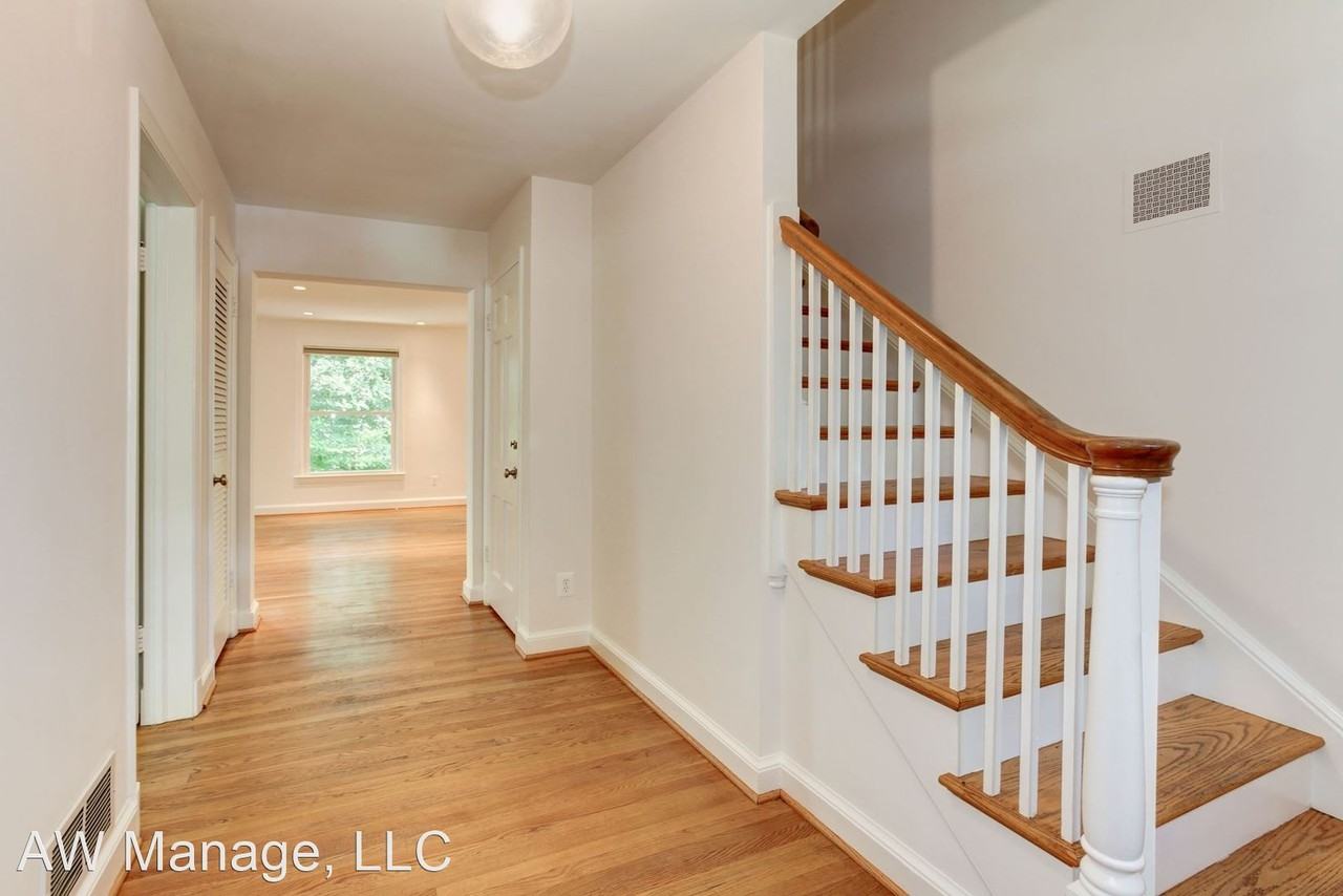 2825 29th Pl Nw - Photo 3 of 34