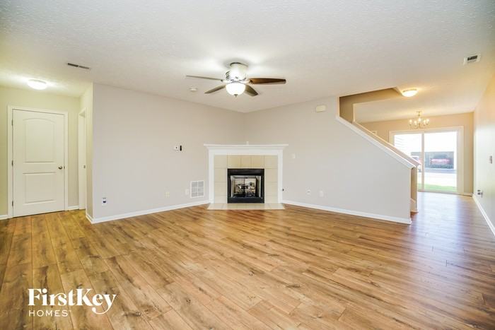 8710 Prairie Frost Ln - Photo 3 of 15
