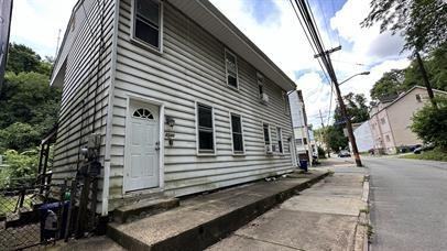 2542 Spring Garden Ave - Photo 3 of 9