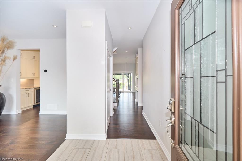 6254 Shapton Crescent - Photo 3 of 10