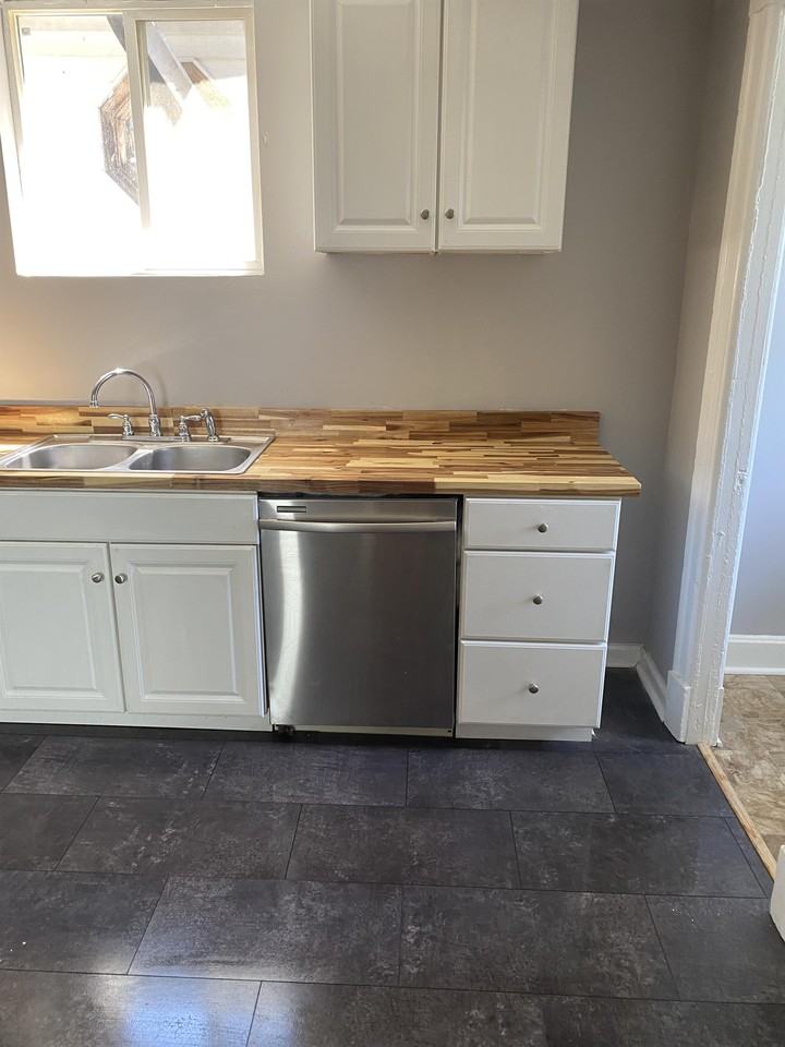 381 5th Ave #2 - Photo 2 of 17