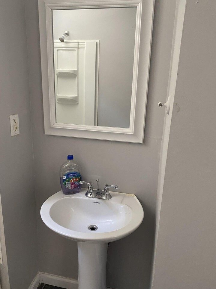 381 5th Ave #2 - Photo 7 of 17