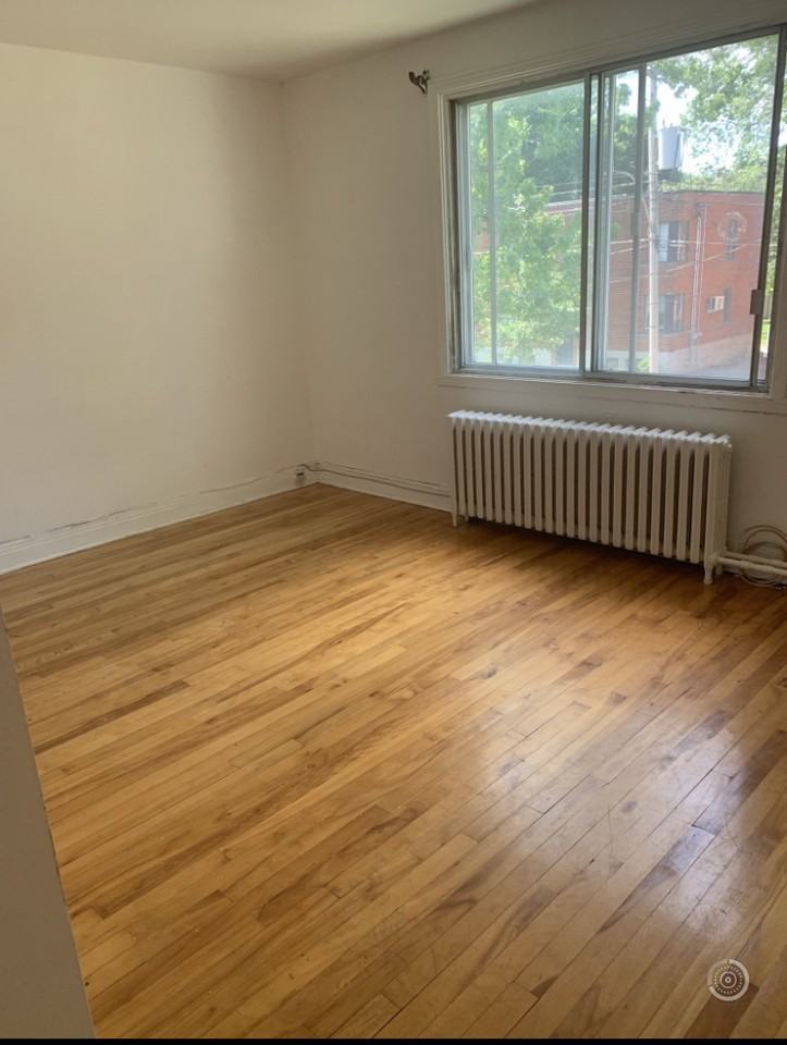 5237 Avenue Connaught - Photo 3 of 7