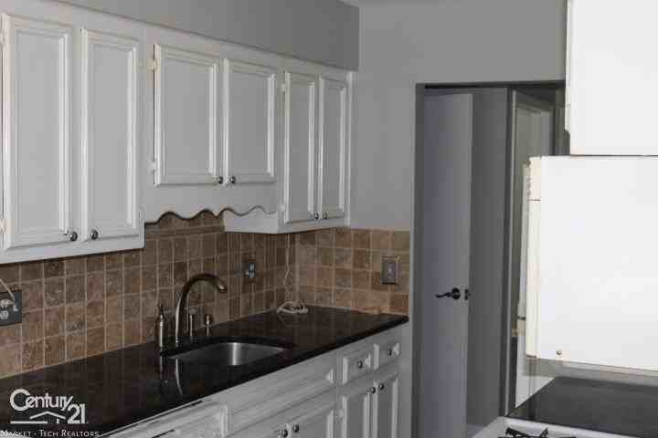 23118 Mapleview St - Photo 2 of 5