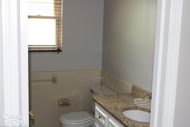 23118 Mapleview St - Photo 3 of 5