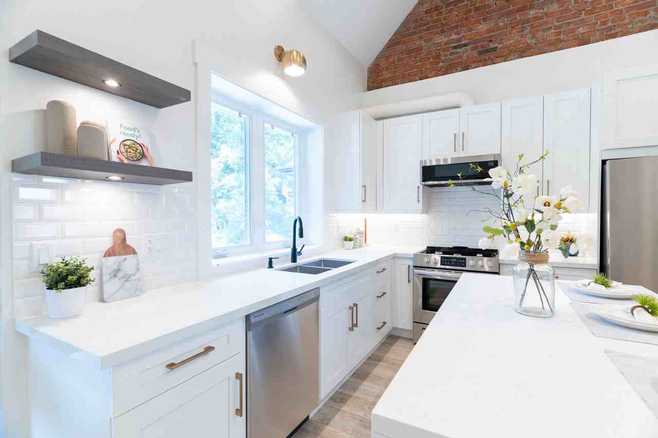 #Upper Unit - Photo 2 of 26