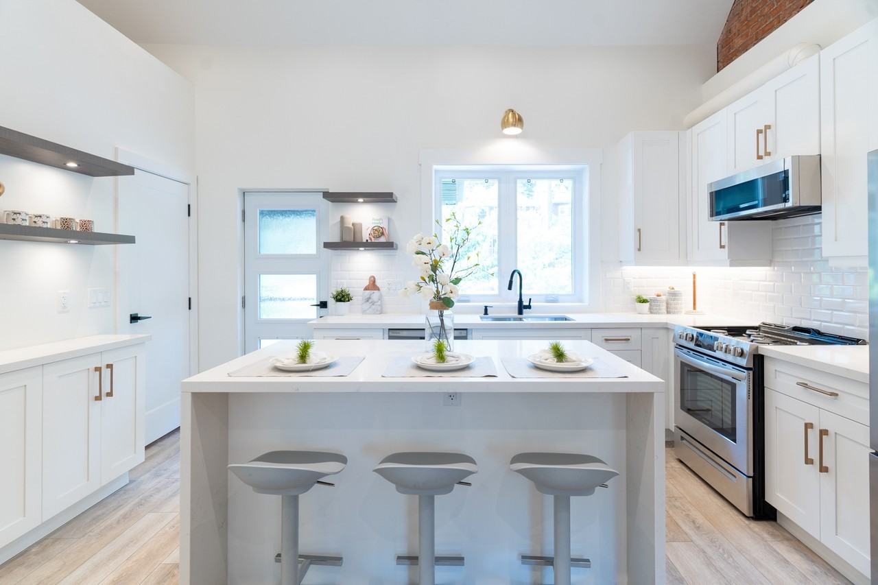 #Upper Unit - Photo 3 of 26