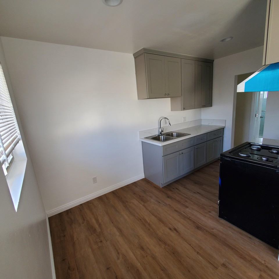 920 West Olive Avenue #E - Photo 2 of 8
